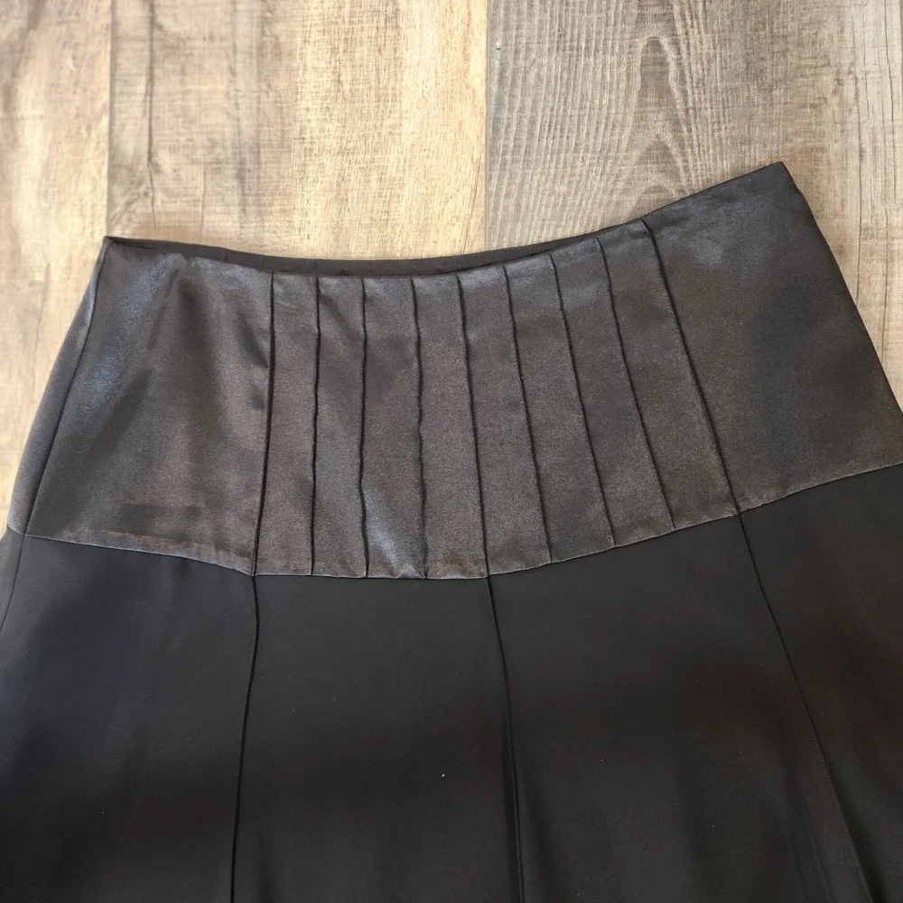 JS Collections Black A-Line Skirt Drop Waist with Pleated Hem‎ Size : 10 Classic